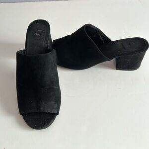 Gap black faux suede open toe block heel mules lightly padded inside